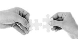 armando una pieza de rompecabezas