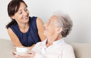 Servicio de cuidado de adultos mayores a domicilio